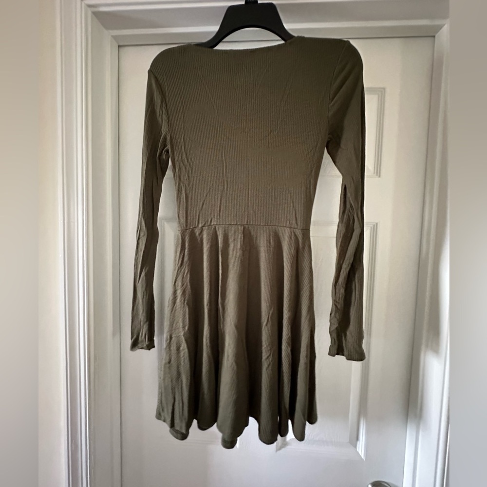 Olive green flowy mini dress - Picture 2 of 4
